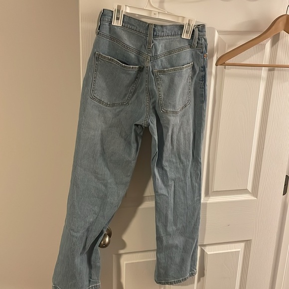 00 Universal Thread Ripped Straight Leg Jean - Picture 2 of 3